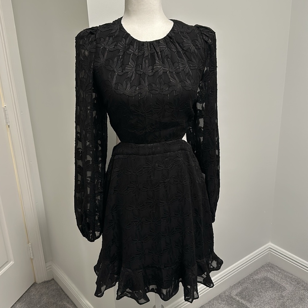 ASTR | Black floral long sleeve dress with back cut out
